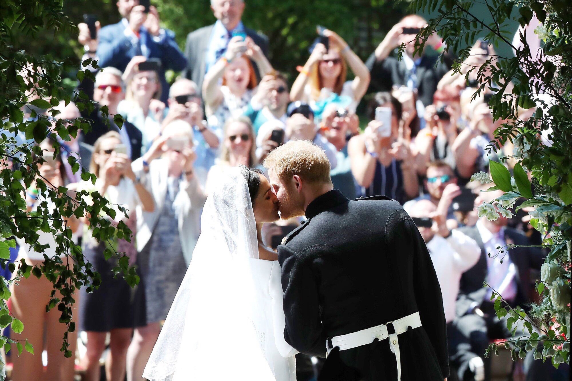 royal wedding-first kiss